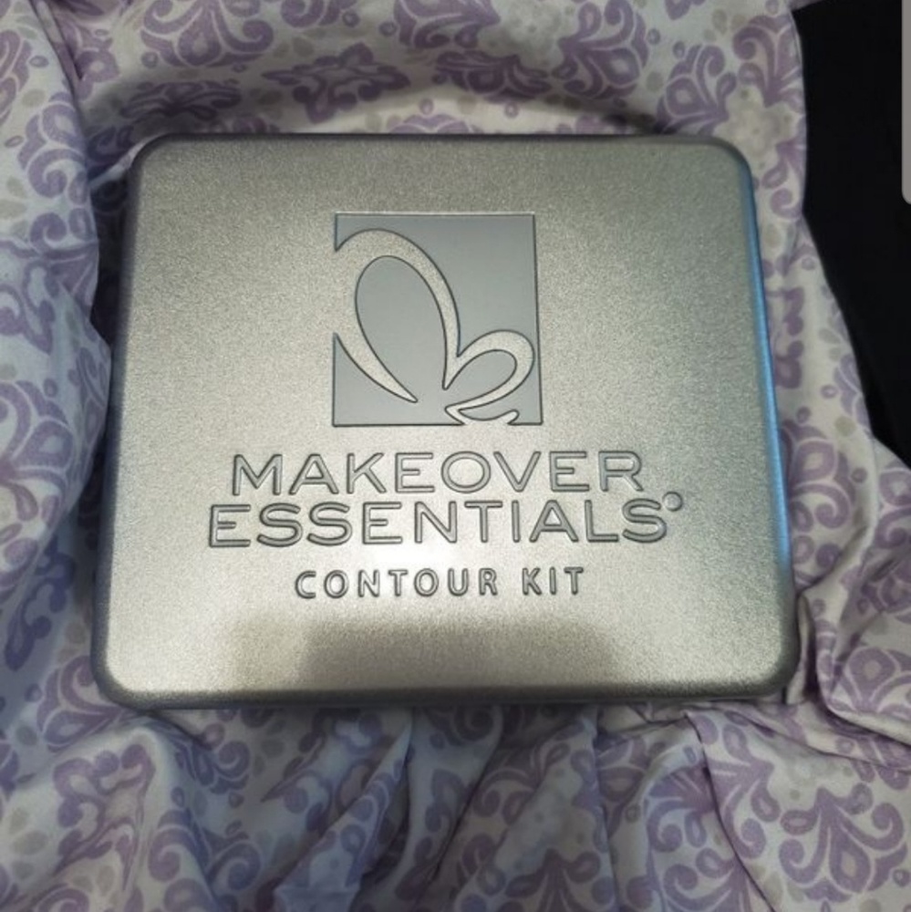Makeup - Picture 2 of 2
